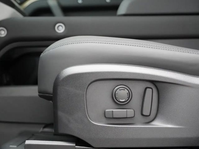 Land Rover Defender 3.0 Dynamic SE