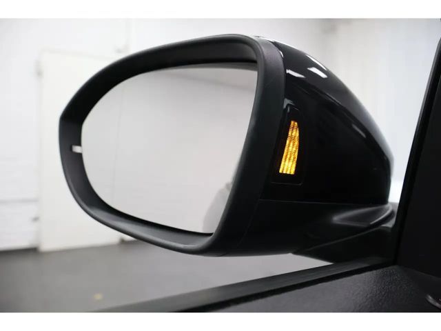 Volkswagen T-Roc 1.5 TSI DSG R-Line