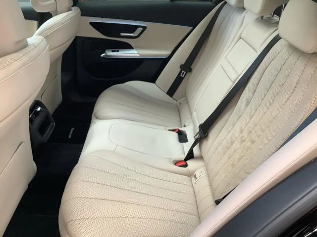 Mercedes-Benz E 200 AMG Line Sedan