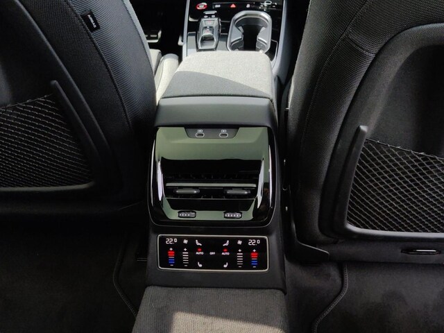 Audi A6 Avant Quattro S-Tronic