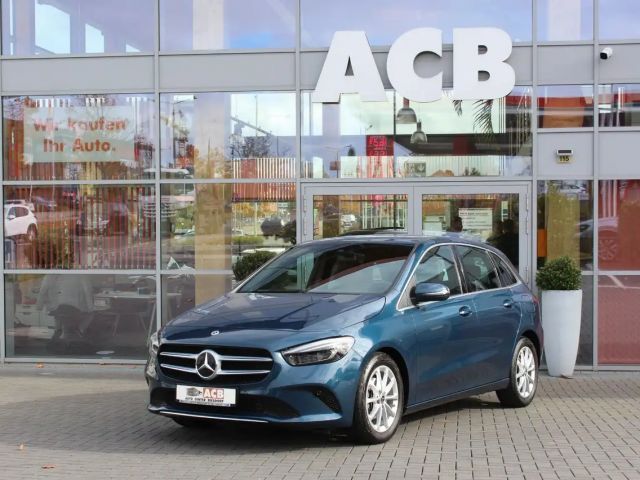 Mercedes-Benz B 180 Business Line Sedan