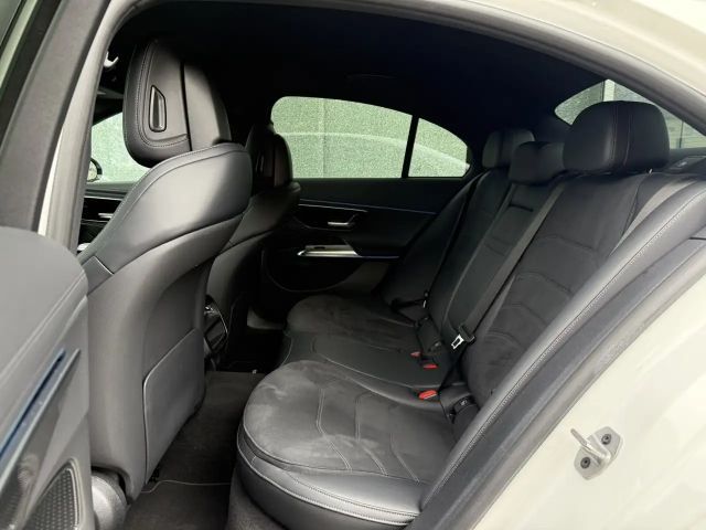 Mercedes-Benz E 200 AMG Line Sedan