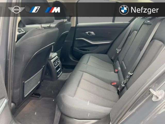 BMW 320 320i Sedan xDrive