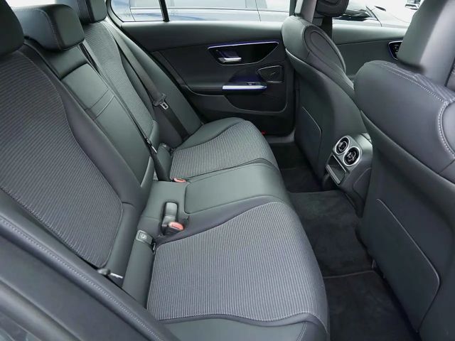 Mercedes-Benz C 200 AVANTGARDE Sedan