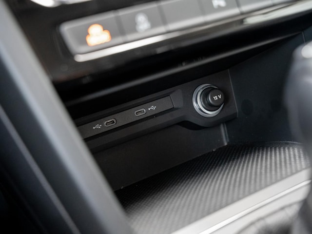 Volkswagen Touran 1.5 TSI DSG ACC FLA KeyLess AkustikGlas