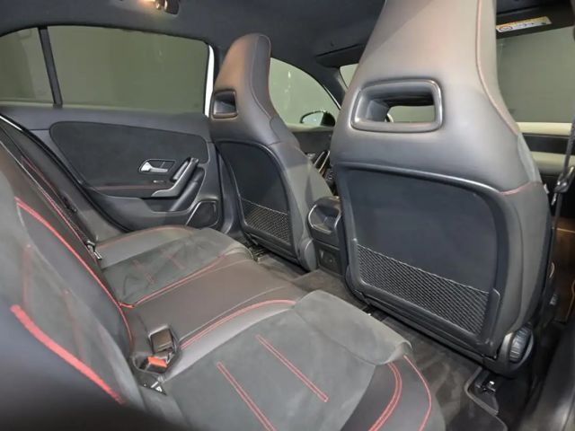 Mercedes-Benz A 250 A 250 e AMG Line
