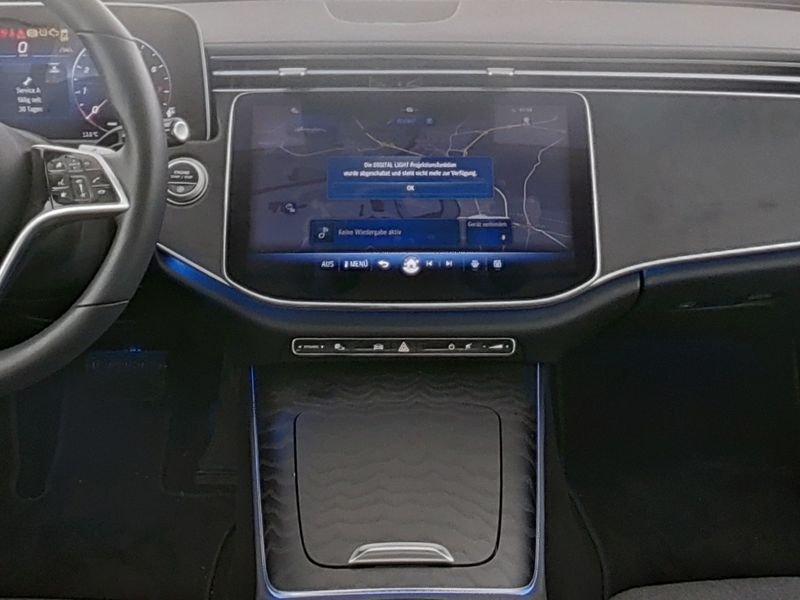 Mercedes-Benz E 200 AVANTGARDE Sedan