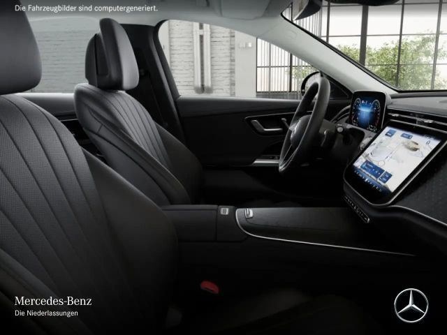 Mercedes-Benz E 300 E 300 e Sedan