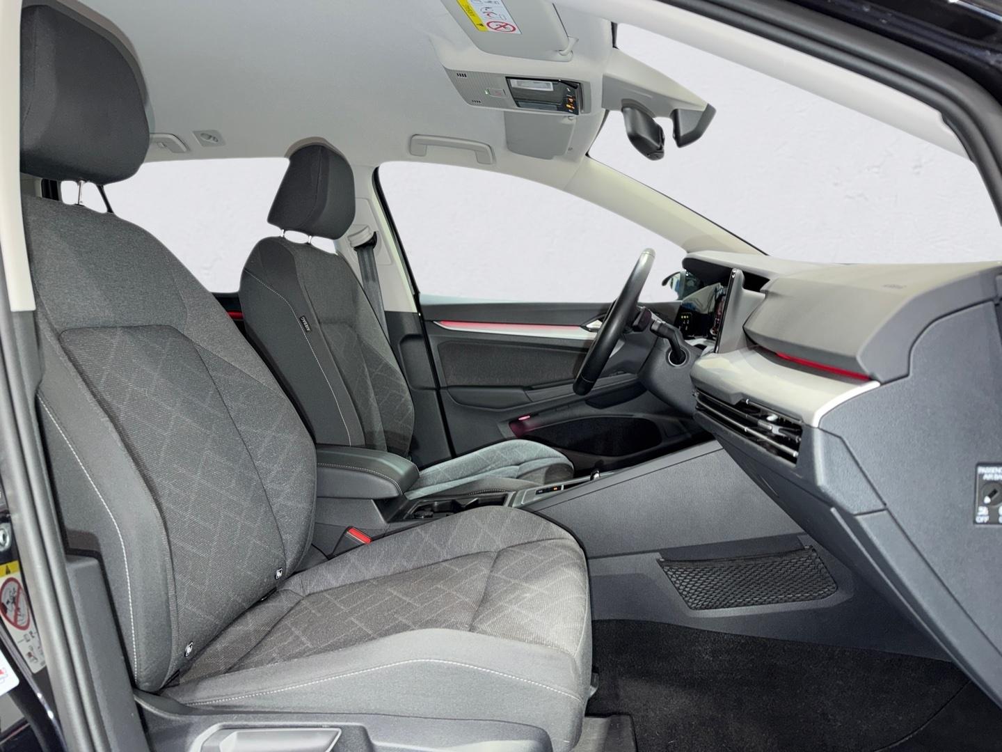 Volkswagen Golf 1.5 eTSI DSG Life Variant