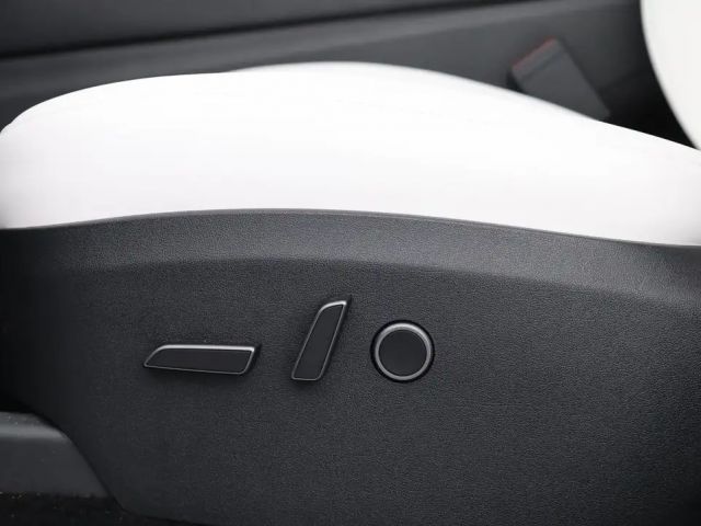 Tesla Model Y AWD Dual Motor Performance