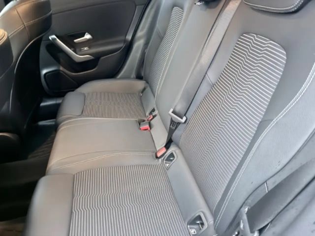 Mercedes-Benz CLA 200 AHK-el. klappb. Navi Digitales Cockpit LED El. Hec