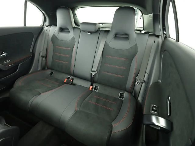 Mercedes-Benz A 200 A 200 d AMG Line