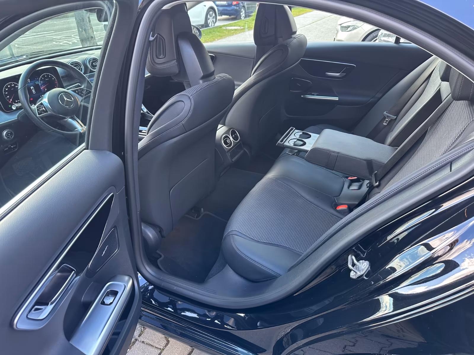 Mercedes-Benz C 300 AMG Line AVANTGARDE Sedan