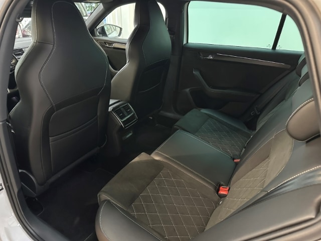 Skoda Superb 2.0 TDI Combi Sportline