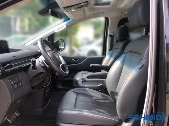Hyundai Staria Signature