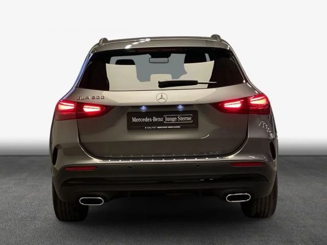 Mercedes-Benz GLA 200 GLA