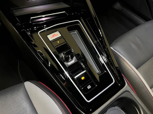 Volkswagen Golf 2.0 TSI DSG