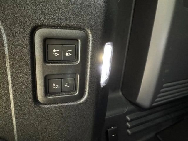 Land Rover Defender 110 Black Pack