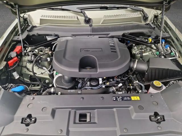 Land Rover Defender 90 D250 Dynamic SE