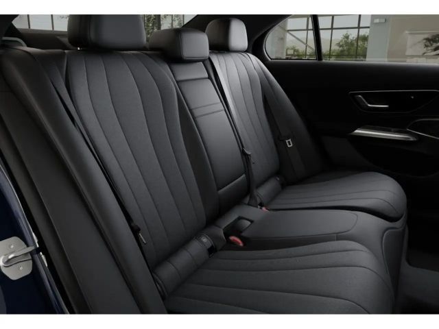 Mercedes-Benz E 200 4MATIC AVANTGARDE Sedan