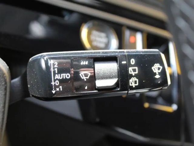 Peugeot E-5008 Allure Pack