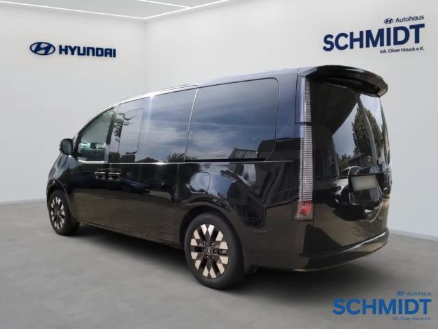 Hyundai Staria Signature