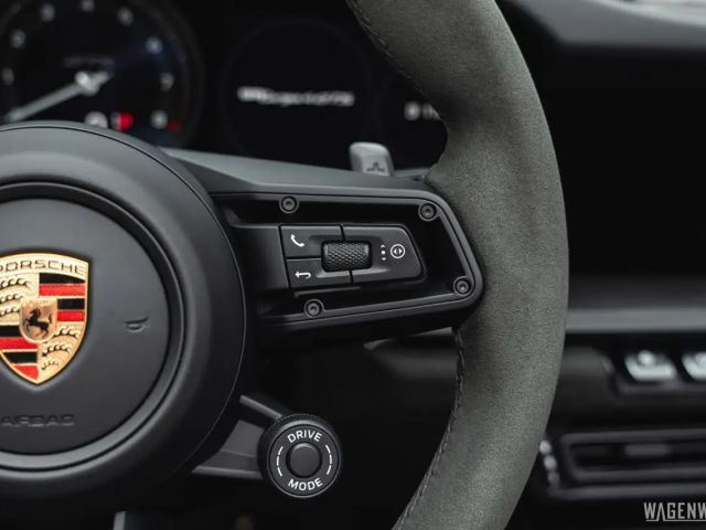 Porsche 992 4 Cabrio GTS Targa