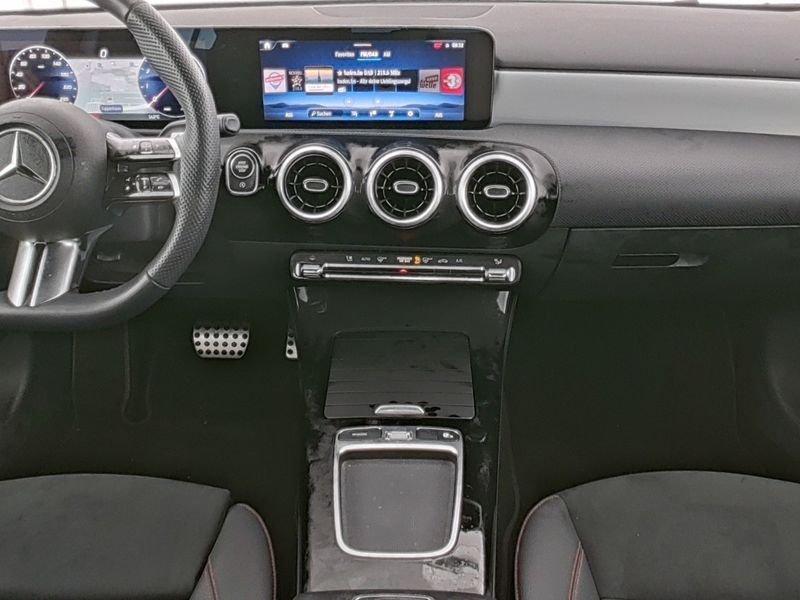 Mercedes-Benz A 200 AMG Line