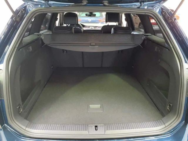 Volkswagen Passat 1.5 TSI Business DSG R-Line