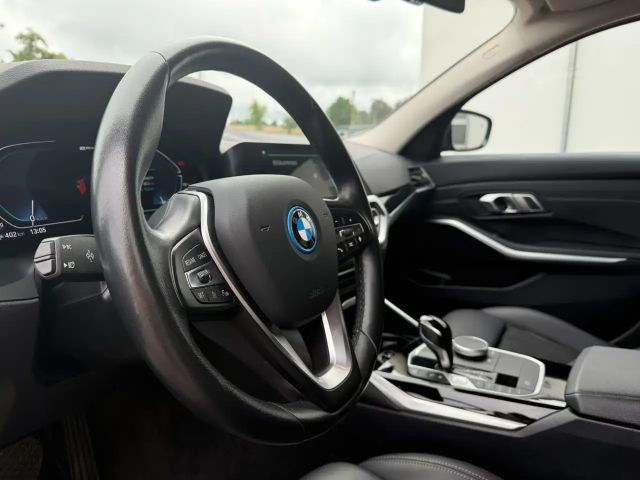 BMW 330 330e Touring xDrive