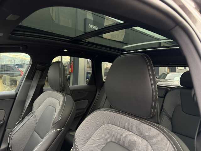 Volvo XC60 AWD Dark Plus