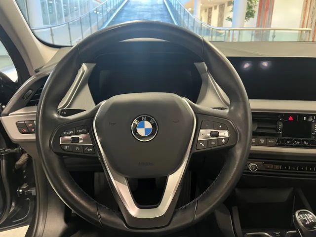 BMW 118 118i 5-deurs Sedan