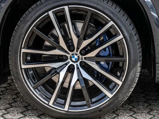 BMW X5 M50i