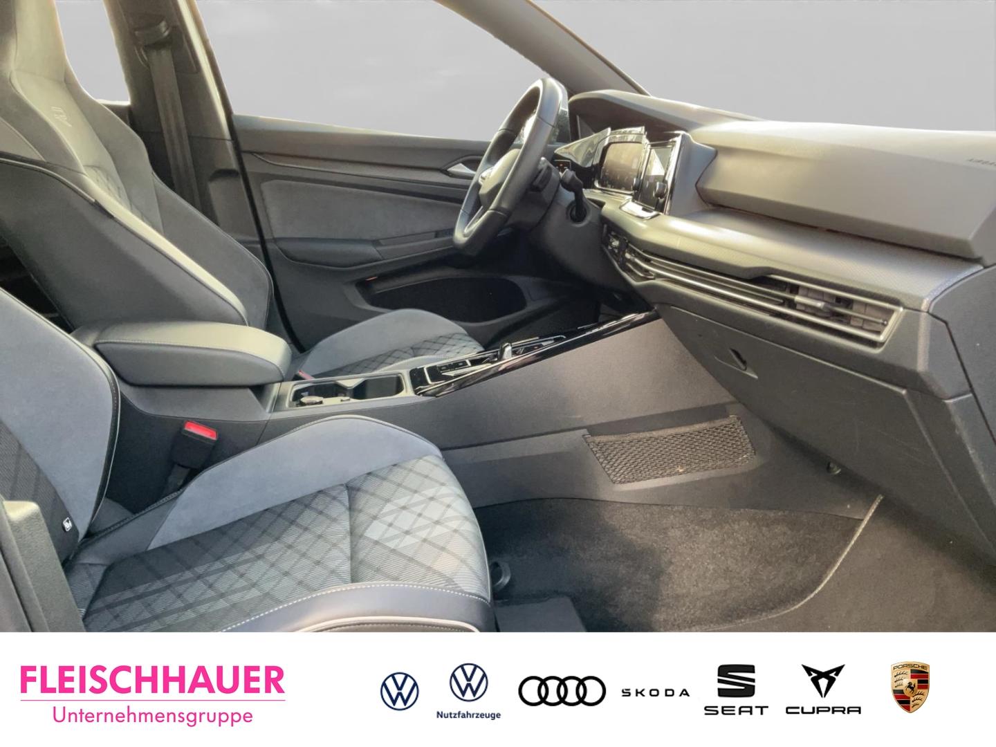 Volkswagen Golf 1.5 eTSI DSG Golf VIII R-Line