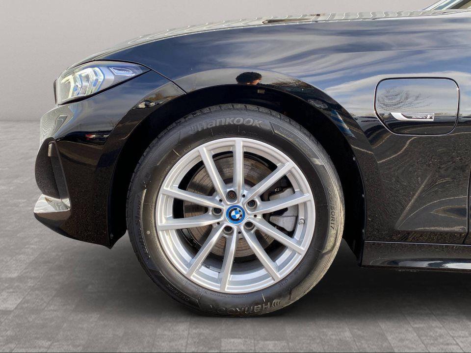 BMW 330 330e Sedan