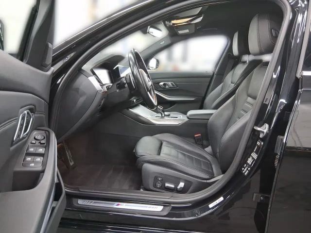 BMW 320 320i M-Sport Sedan xDrive