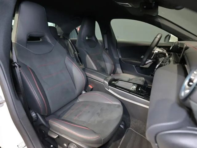 Mercedes-Benz CLA 200 AMG Line Coupé