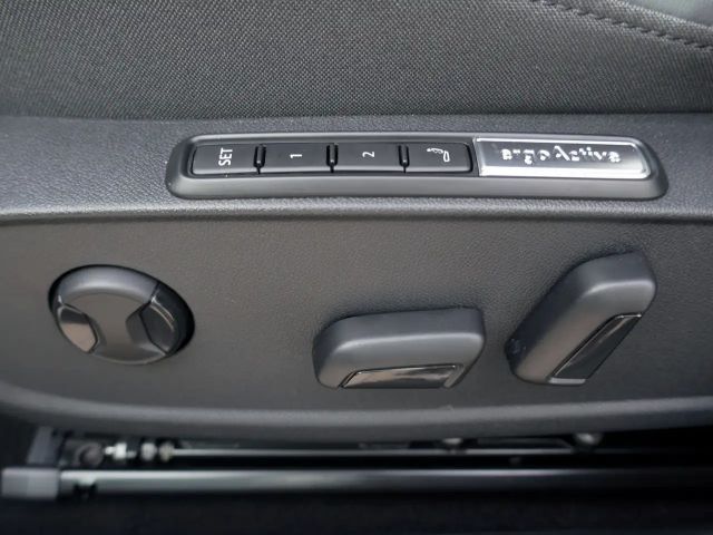 Volkswagen Golf 1.5 eTSI DSG Golf VIII Style