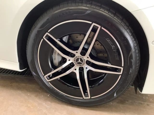 Mercedes-Benz E 200 AMG Line Sedan