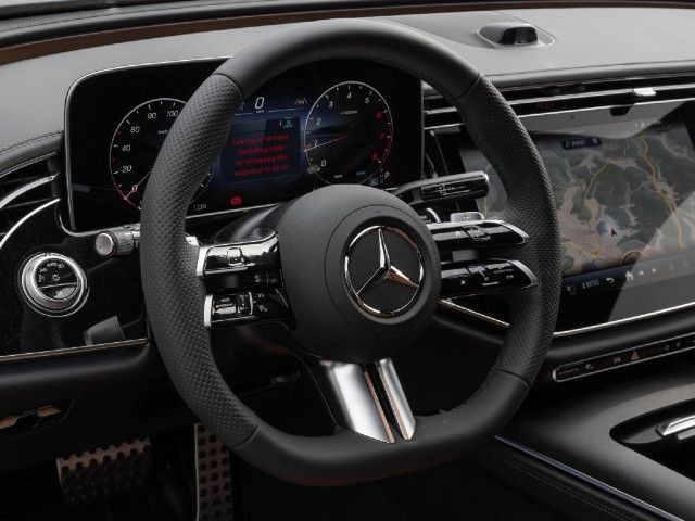 Mercedes-Benz E 200 4MATIC Sedan