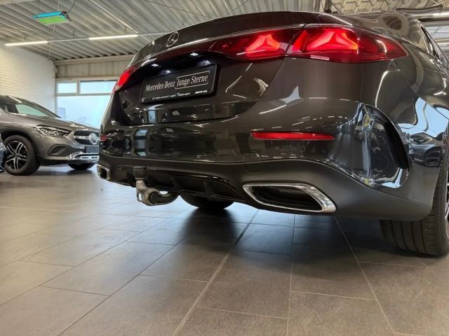 Mercedes-Benz E 220 AMG Line E 220 d Sedan