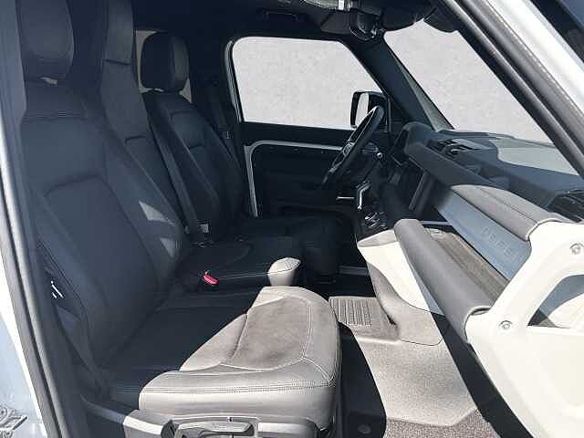 Land Rover Defender 110 S