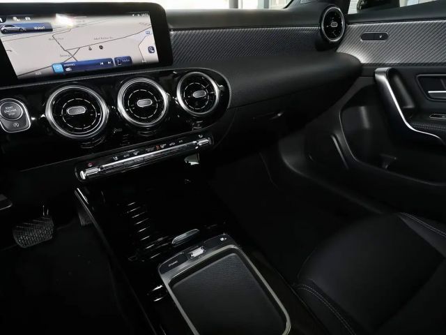 Mercedes-Benz A 200 AHK+KAMERA+SPURHALTE+NIGHT PAKET+LED+18"