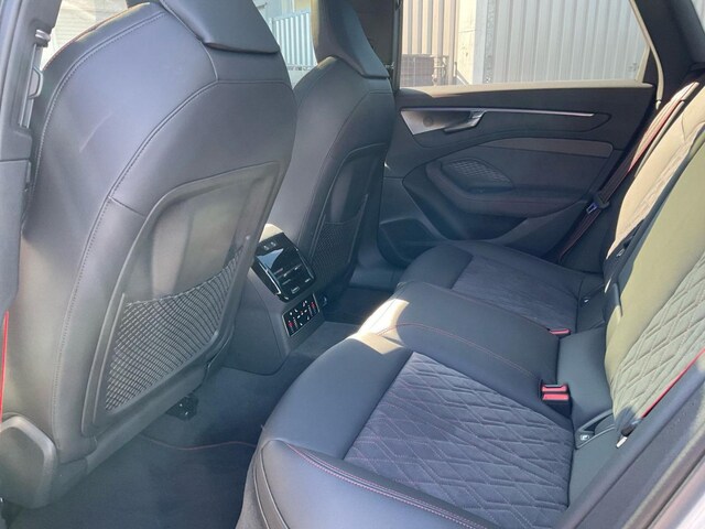 Audi A6 Avant Quattro S-Tronic