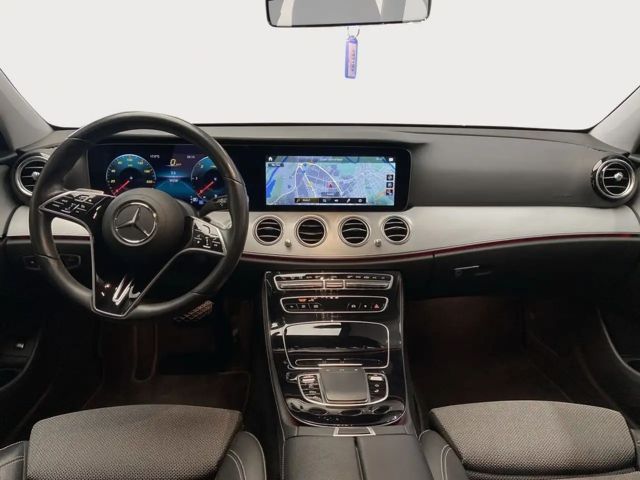 Mercedes-Benz E 220 AVANTGARDE