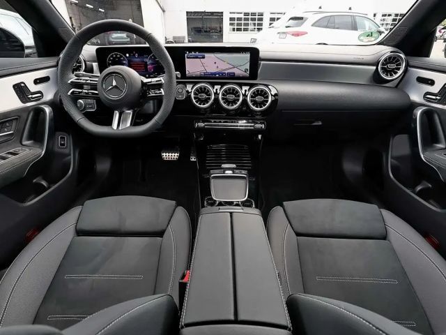 Mercedes-Benz CLA 200 AMG Line Coupé