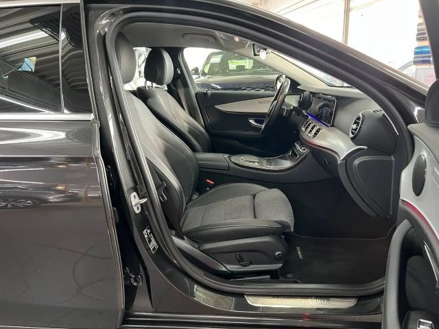 Mercedes-Benz E 220 AVANTGARDE E 220 d Estate