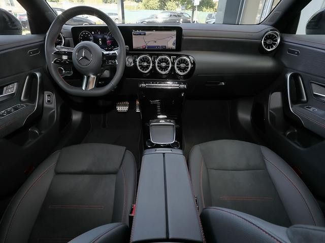 Mercedes-Benz CLA 200 AMG Line Coupé