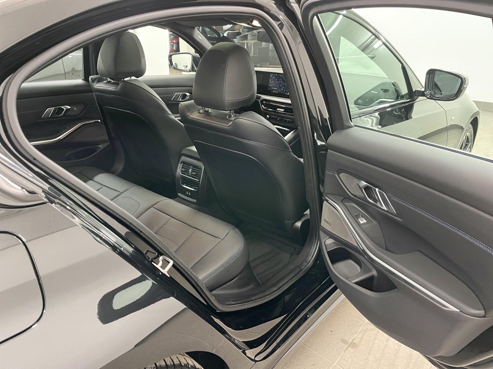 BMW 318 318i M-Sport Sedan