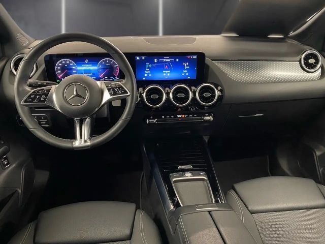 Mercedes-Benz B 200 Progressive Sedan